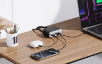 使用 Anker 七合一 100W 充电站清理线缆杂乱问题